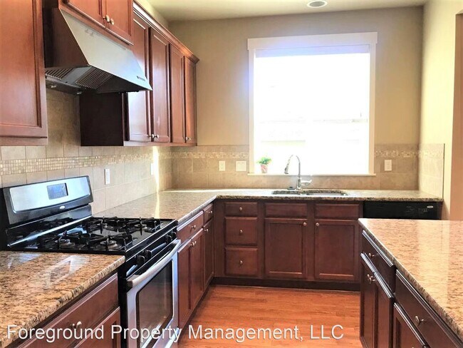 Foto del edificio - 5 br, 4 bath House - 5112 162nd Place SE
