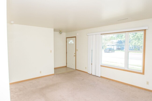 Building Photo - 2 bedroom / 1.5 bathroom Townhome for rent in Chesterton