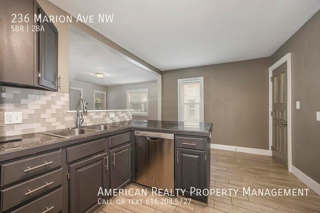 Foto del edificio - 236 Marion Ave NW