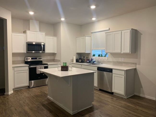 Building Photo - 2664 NE 116th Pl