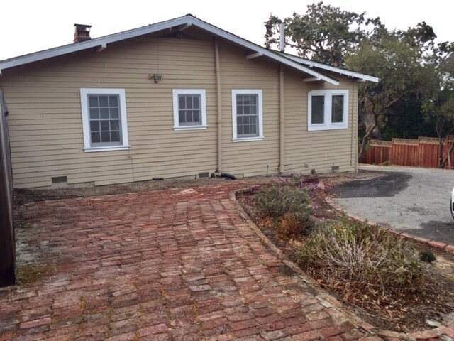 Building Photo - 853 Hillcrest Dr