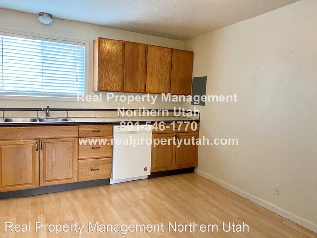 Foto del edificio - 1525 North Marilyn Dr.