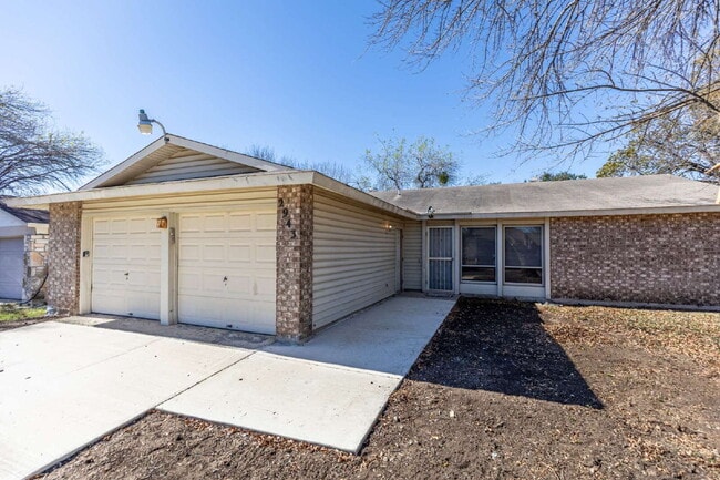 Building Photo - 2943 Keslake St