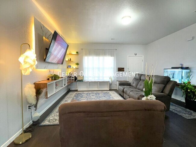 Foto del edificio - 2389 Wyandotte Ave