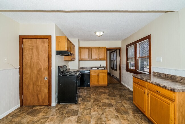 Building Photo - Available NOW! Incredible Property!
