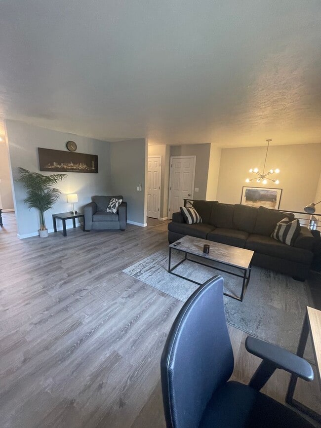 Building Photo - Renovated 3 Bedroom 1.5 Bathroom in Arvada!