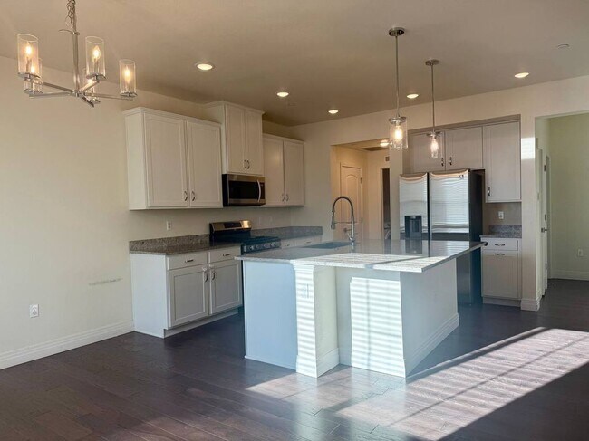 Foto del edificio - 1851 S Dunkirk St