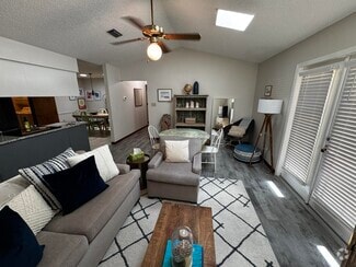 Building Photo - 8817 Kiwi Pl