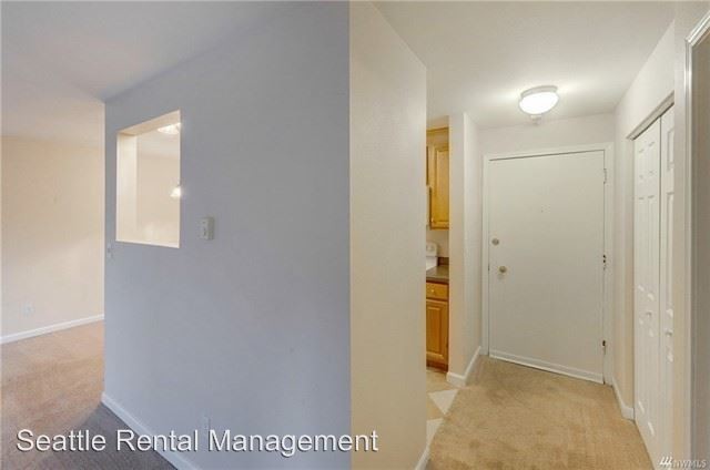 Building Photo - 1 br, 1 bath House - 19428 Aurora Ave N #423