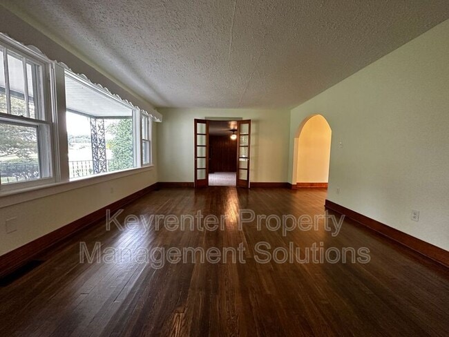 Building Photo - 128 Vedette Ave