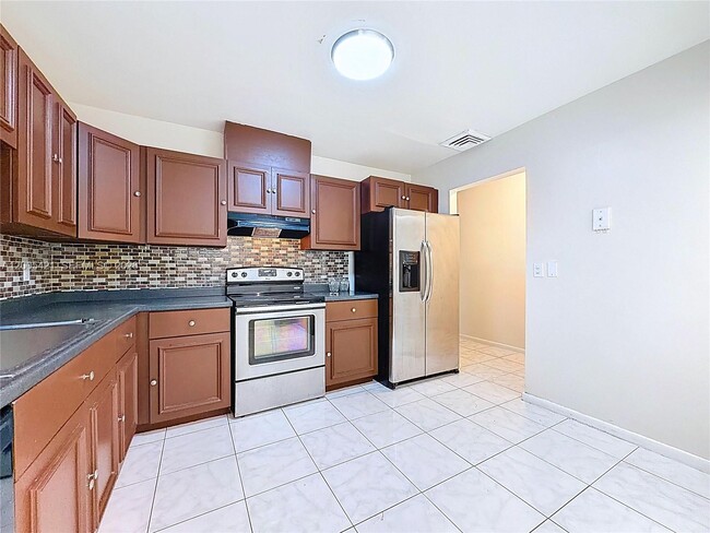 Foto del edificio - 8900 W Sample Rd
