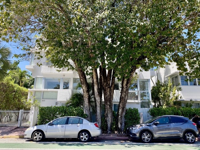 Photo - 1600 Michigan Ave Townhome