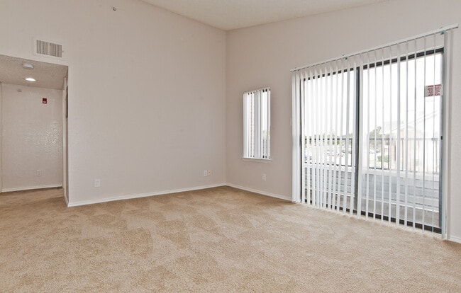 Building Photo - Oakwood Condos Bedford