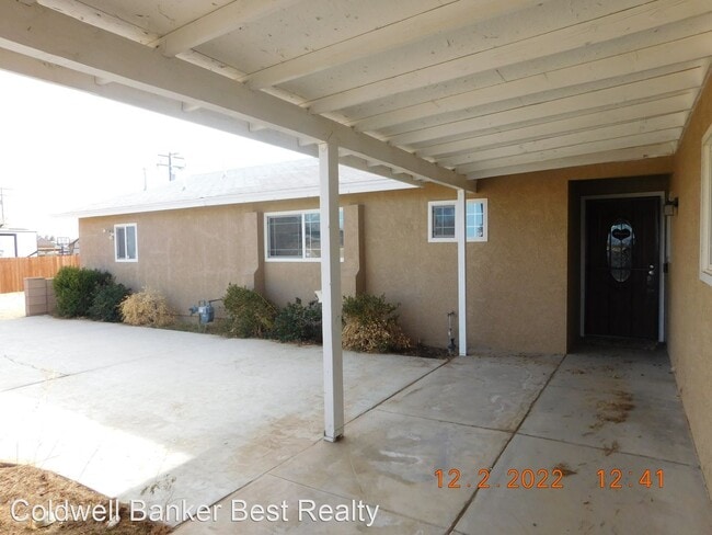 Building Photo - 4 br, 3 bath House - 1005 W. Upjohn Ave