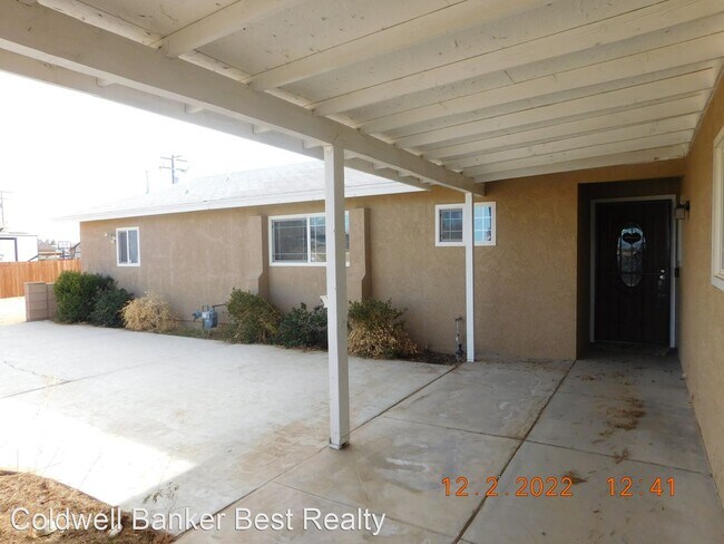Foto del edificio - 4 br, 3 bath House - 1005 W. Upjohn Ave