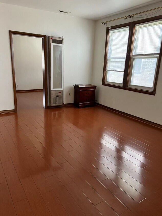 Foto principal - 2976 S Archer Ave