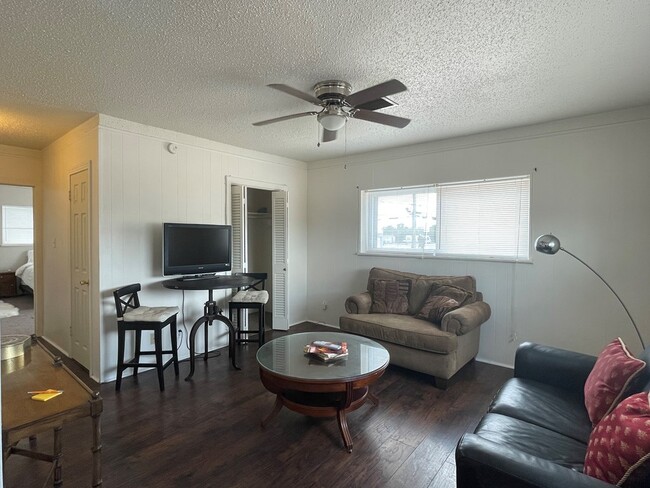 Building Photo - 1501 N Texas Ave