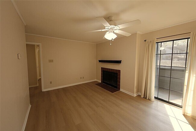 Foto del edificio - 1510 W N Loop Blvd