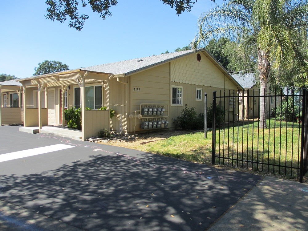 Primary Photo - 3152 Lawrence Rd