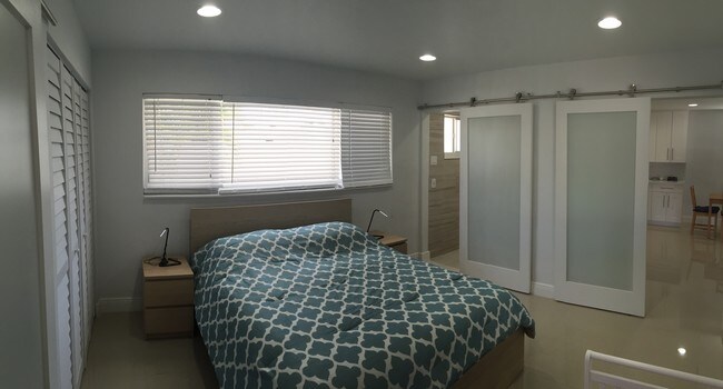 Foto del edificio - 2708 NE 32nd St