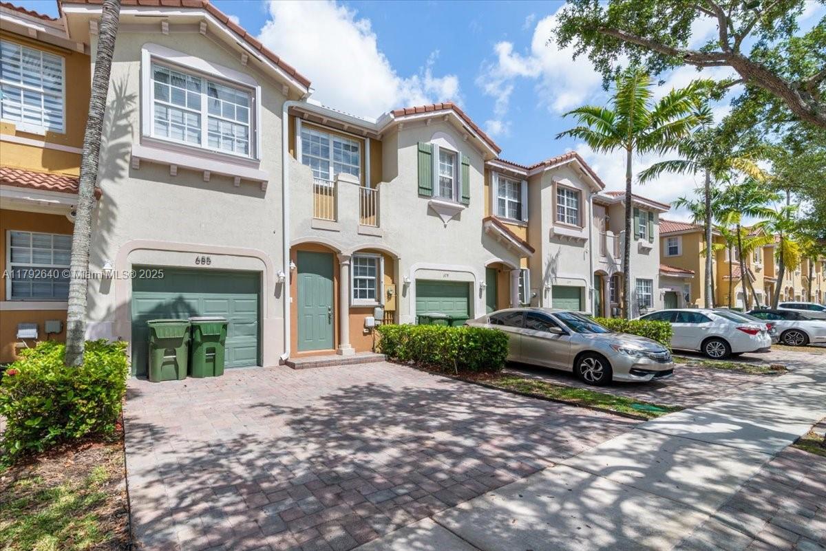 Foto principal - 685 NE 21st Ave