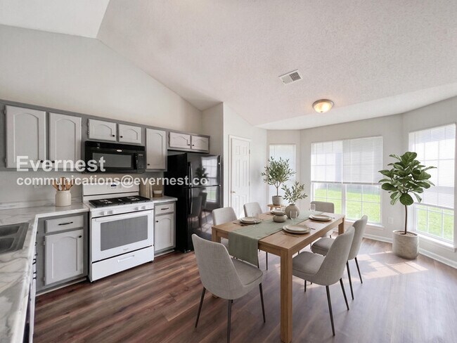 Foto del edificio - 5370 Woodchase Dr