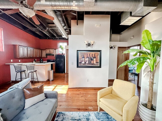 Building Photo - 521 N Jefferson Ave