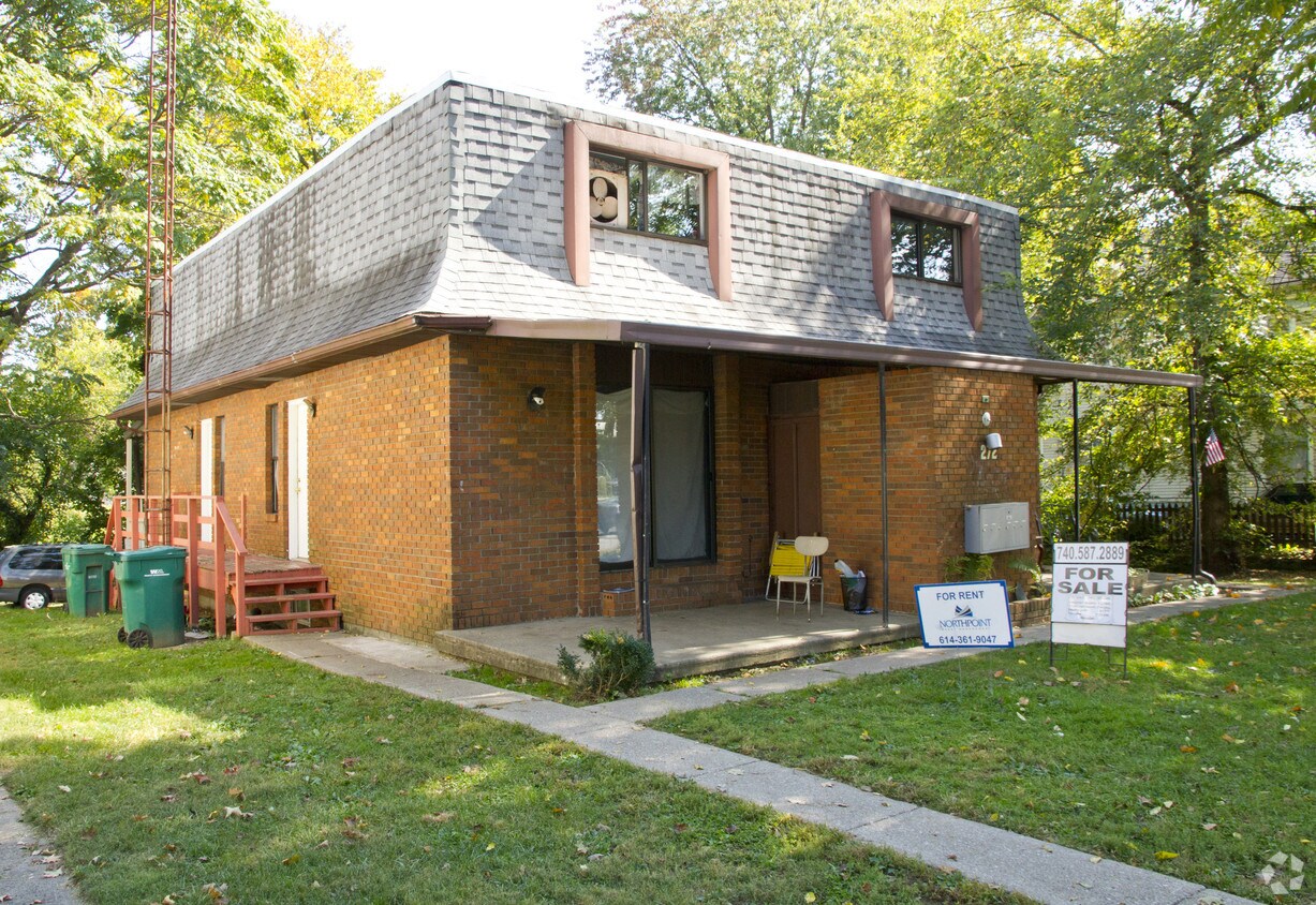 Primary Photo - 272 Hudson Ave