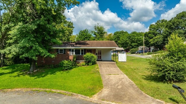Building Photo - 15 Village Ct