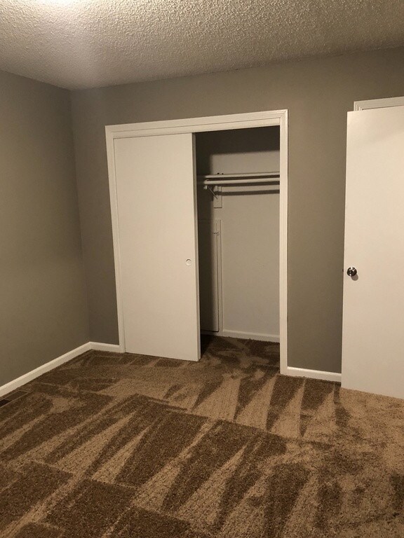 Amazing Overland Park Duplex!!Showing NOW! Townhouse for Rent in Overland Park, KS