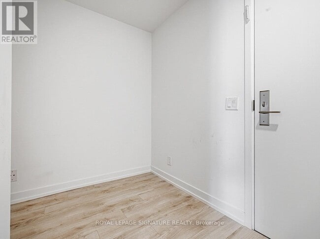 Building Photo - 33 Helendale Ave