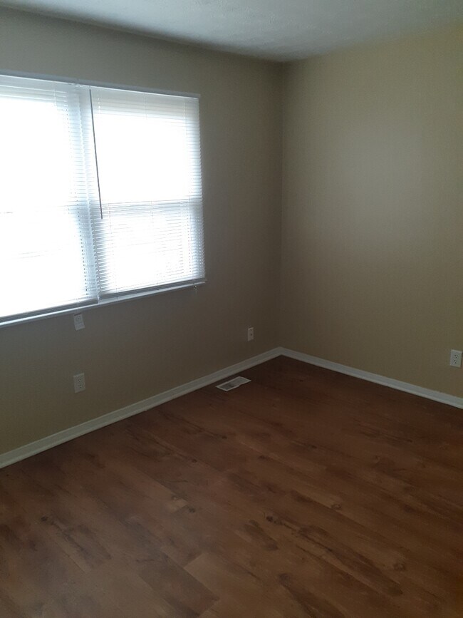 Building Photo - 10893 Birchridge Dr