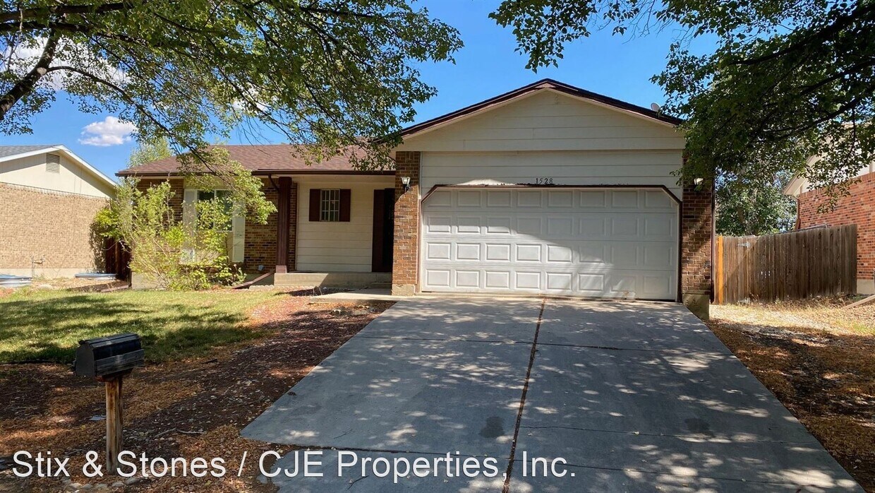 3 br, 3 bath House 1528 S Elkhart St House Rental in Aurora, CO