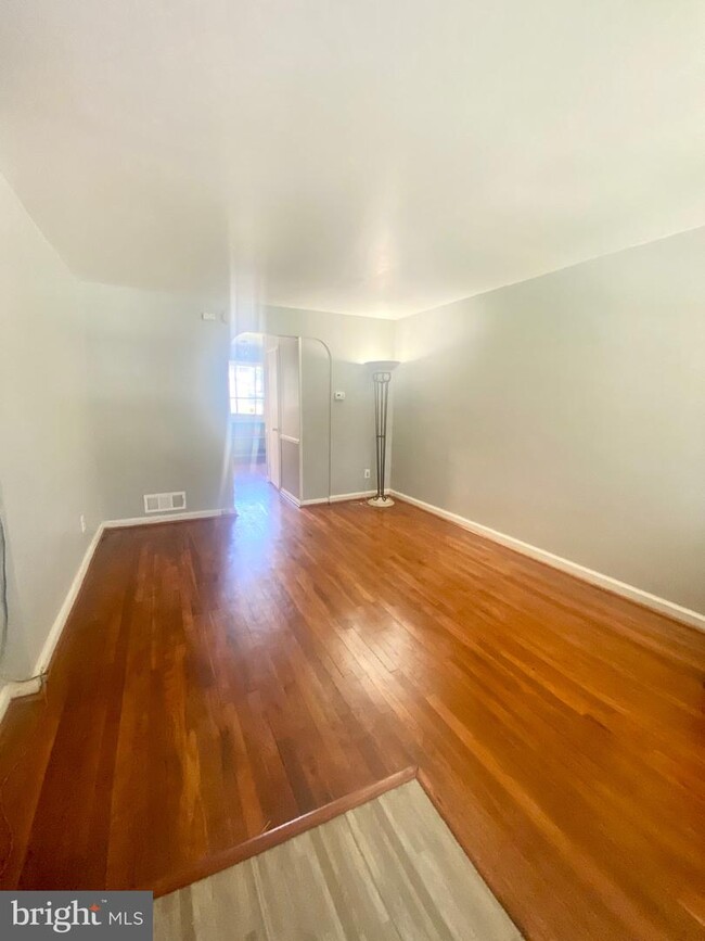 Foto del edificio - 1050 Cooks Ln