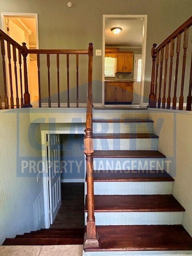 Building Photo - Large, private back yard!