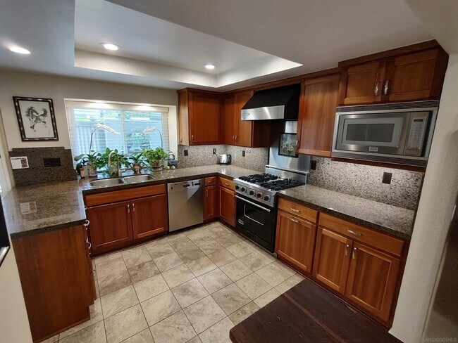 Building Photo - 4062 Avenida Brisa