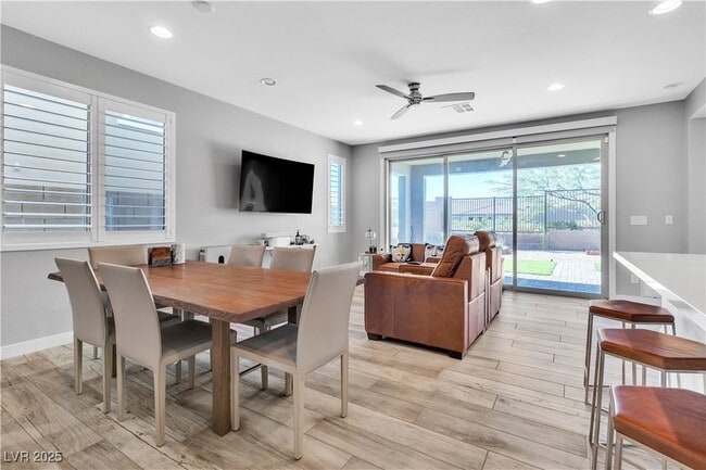 Foto del edificio - 12489 Dolan Point St