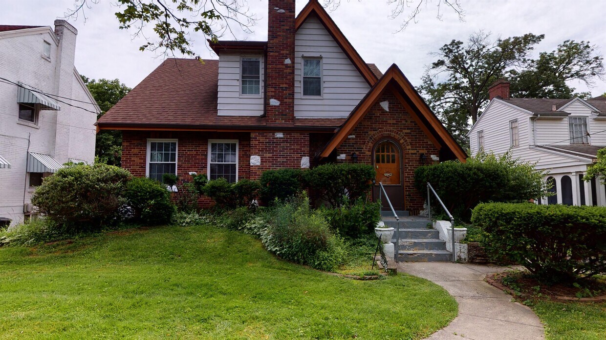 6842 Elwynne Dr, Silverton, OH 45236 House Rental in Silverton, OH