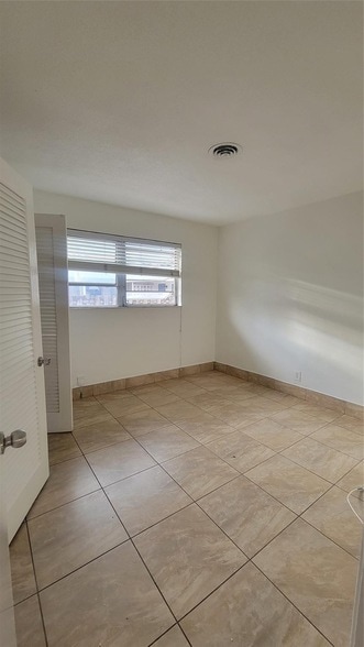 Foto del edificio - 1821 NE 56th St