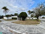 Foto principal - 221 NE 24th St