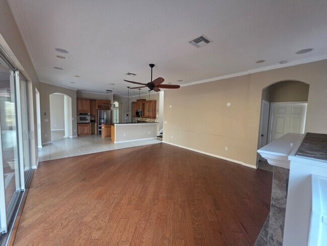 Building Photo - Beautiful and Spacious