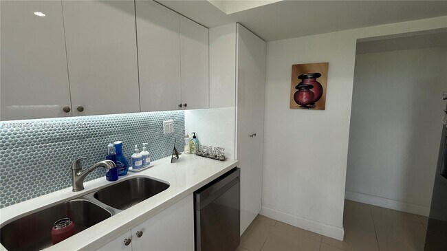Foto del edificio - 16546 NE 26th Ave