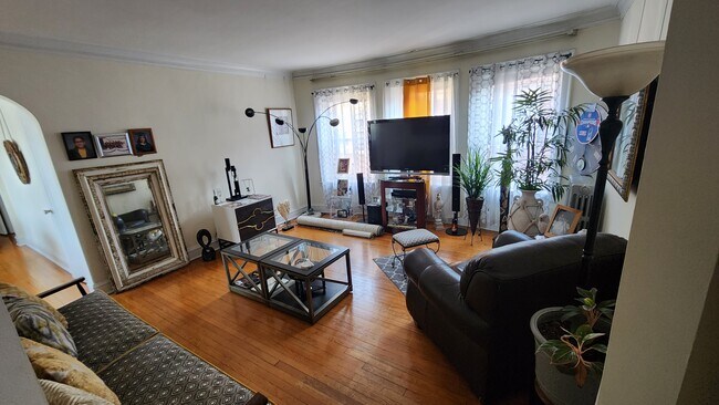 Foto del edificio - 8021 Keating Ave