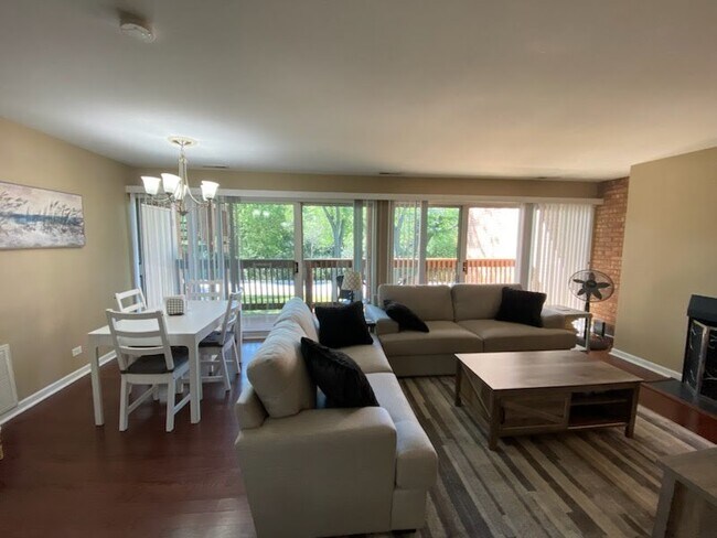 Foto del edificio - 5825 Oakwood Dr