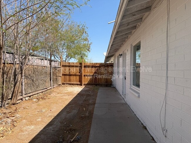 Photo - 3223 W Madison St Apartment