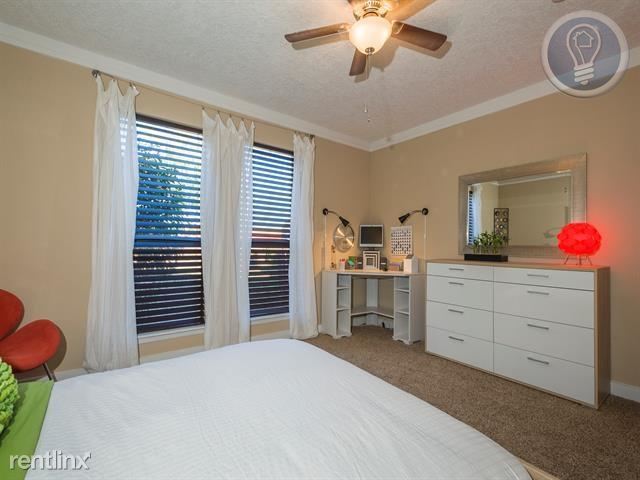 Foto del edificio - 7800 Midcrown Dr