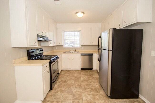 Building Photo - Schedule A Viewing TODAY!