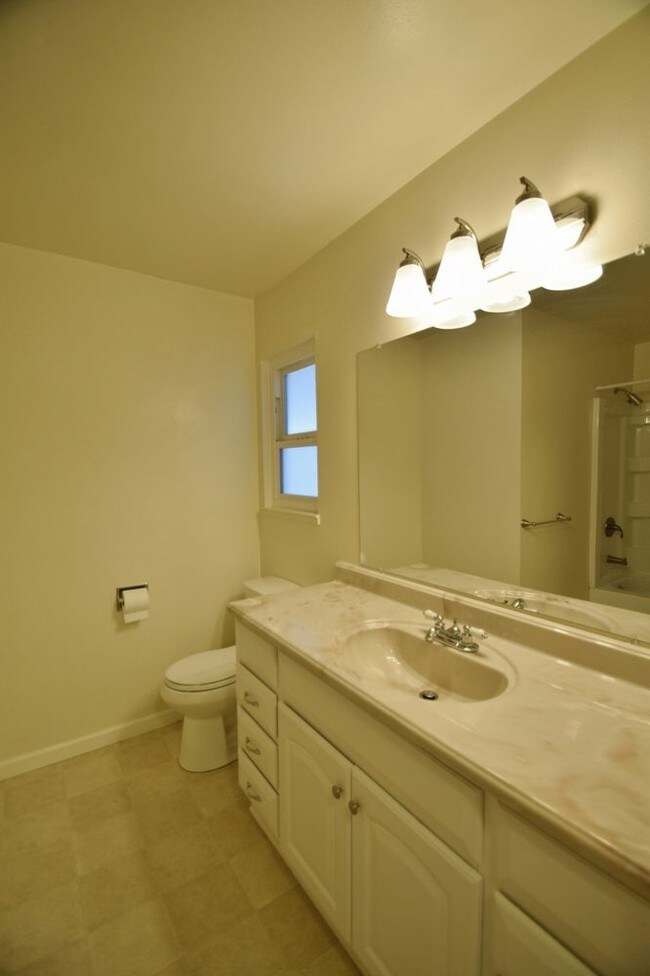 Building Photo - 96 Santa Maria Dr