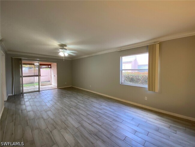 Foto del edificio - 26741 Little John Ct
