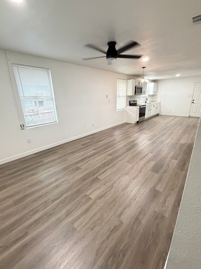 Building Photo - 3500 E Rosedale St